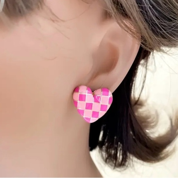 ✨ModCloth Solna Pink Checkered Heart Earrings - Picture 2 of 4